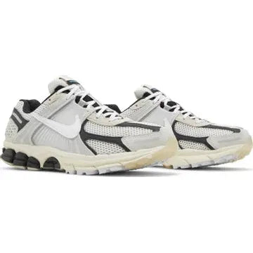 Nike Air Zoom Vomero 5 Supersonic